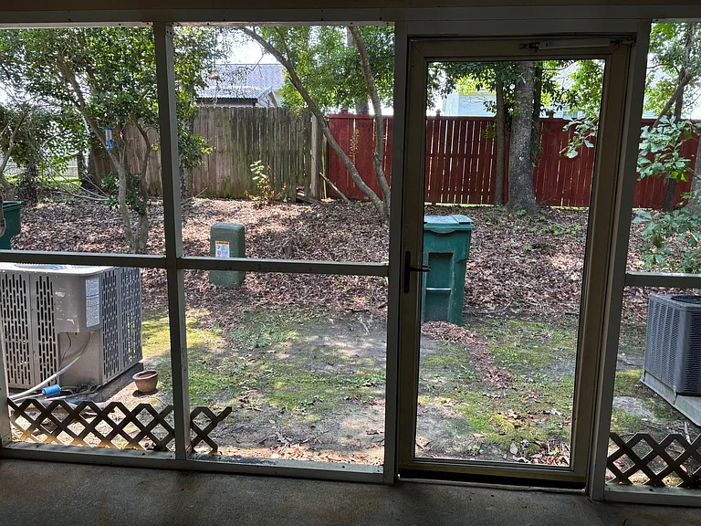 122 Hornby Cir — Photo 11