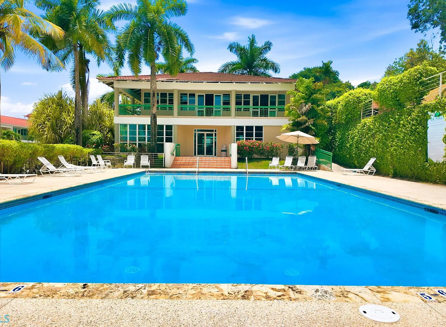 La Villa Gardens (Condominio) — Photo 3