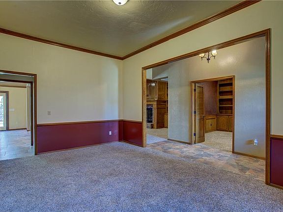 4th image of 12112 Skyway Ave