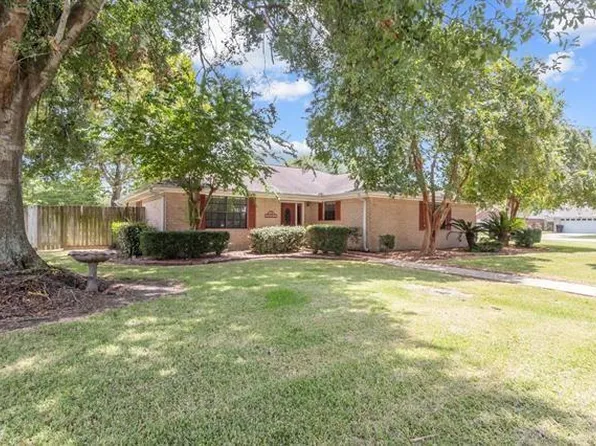 815 Hunter Ridge Ln, Nederland, TX 77627