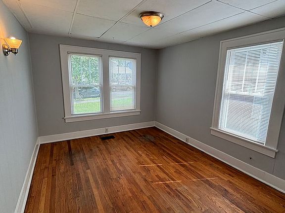 4th image of 2533 E 5th Ave