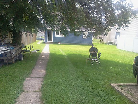 4th image of 215 E Broadway St
