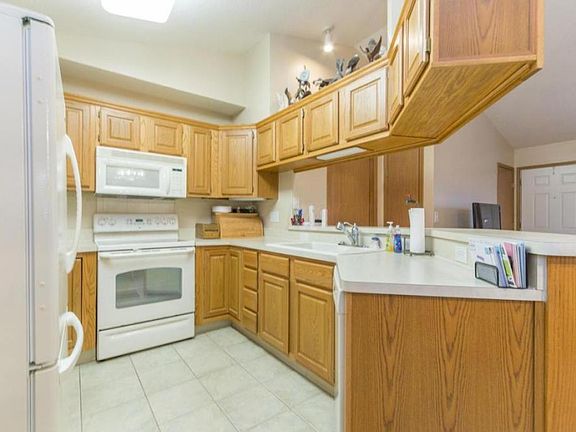 4th image of 4012 Castel Dr