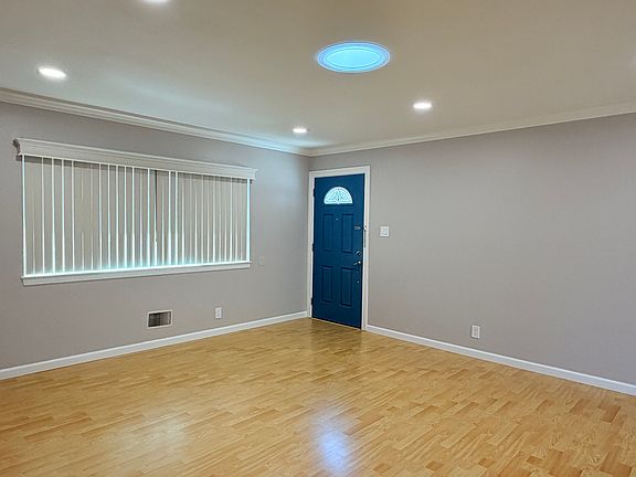 3rd image of 152 Warren Dr #3