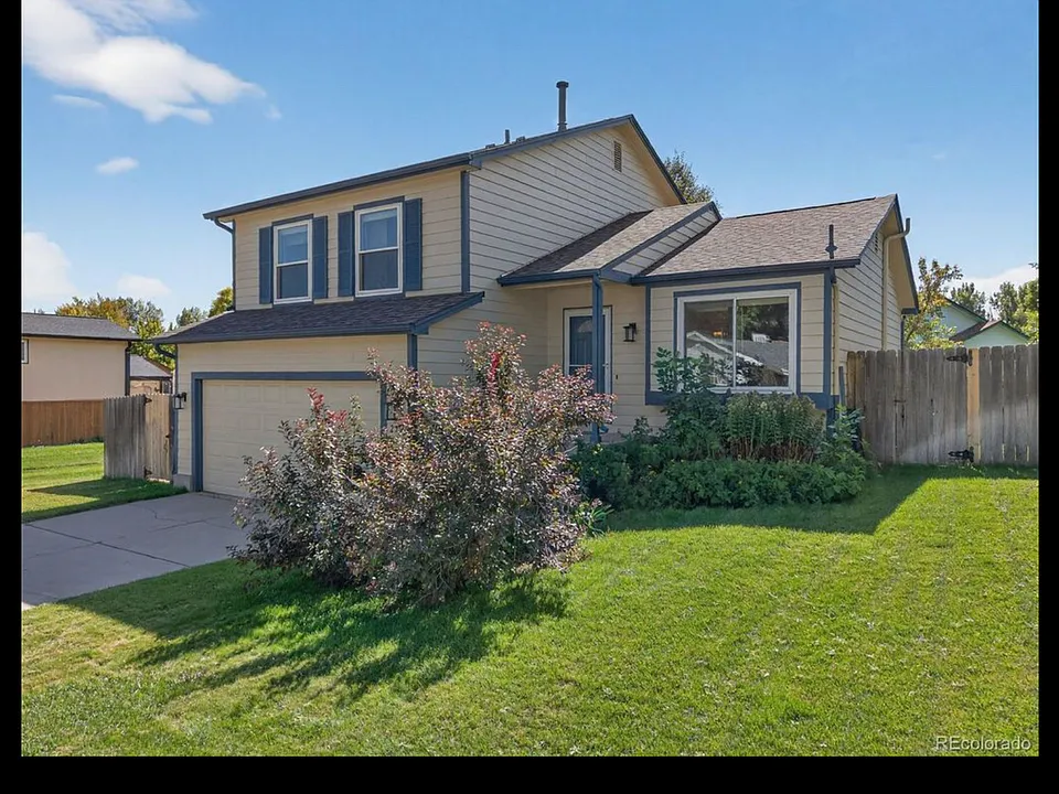 250 Cypress Ln