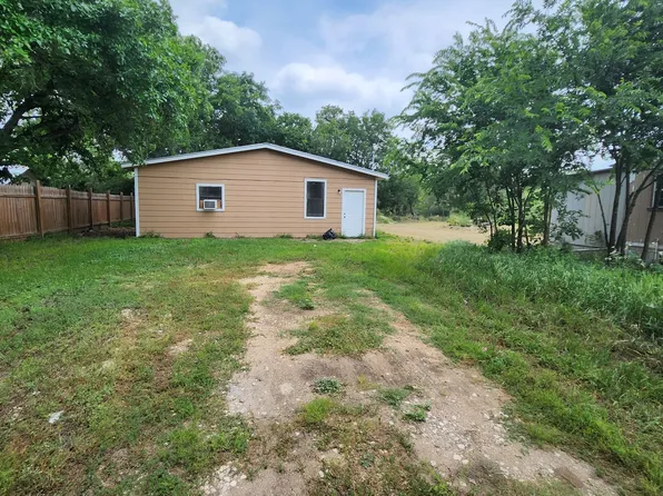1306 HOUGH, Adkins, TX 78101