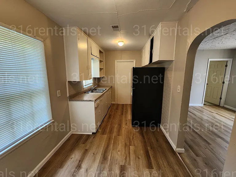 1511 N Erie St — Photo 2