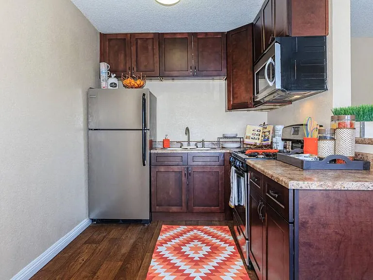 Dorado Plaza Apartments — Photo 25