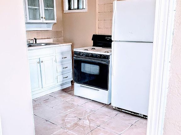 4th image of 736 Delhi Dr