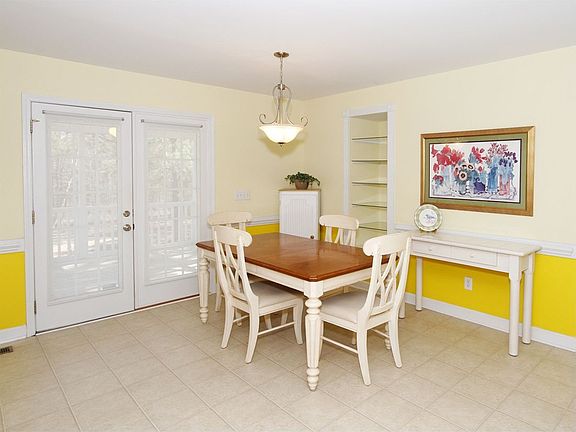 These built in shelves are the perfect spot to display collectibles & dishes.