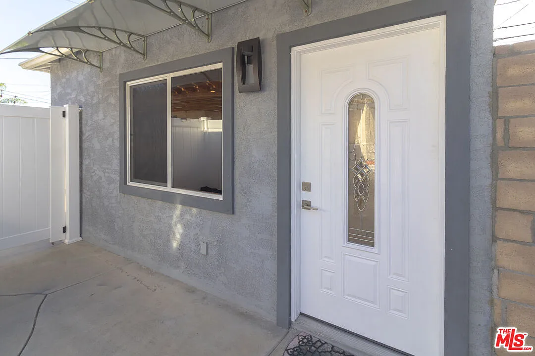 1 bed, 1.0 bath, $2,300 — Photo 1