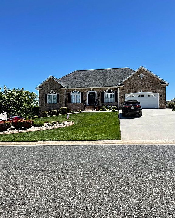 1st image of 1609 Farmington Dr