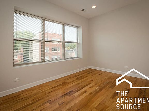 5th image of 2046 W Touhy Ave APT 3
