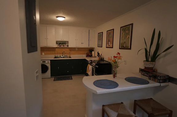 3rd image of 4425 Holmes Ave APT A