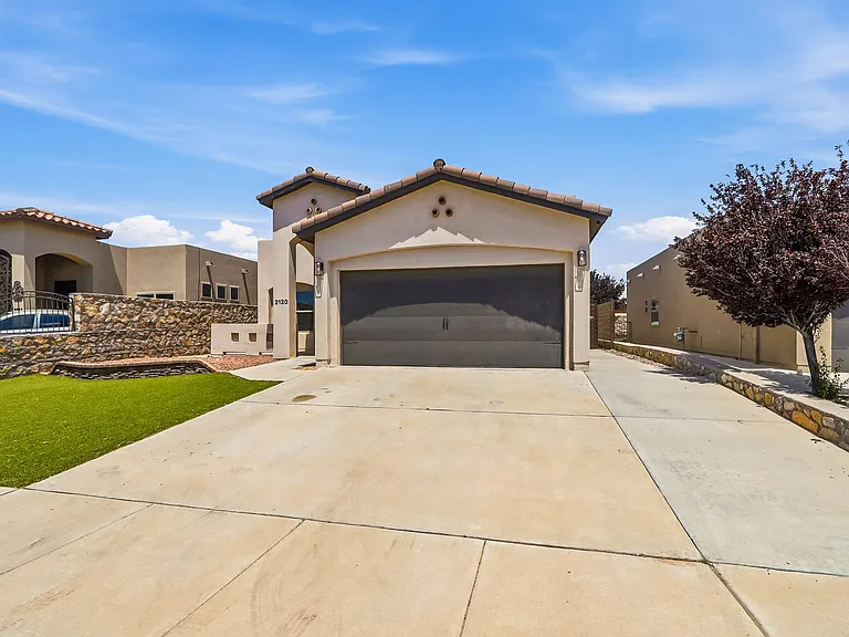 2120 Honour Point Pl — Photo 2