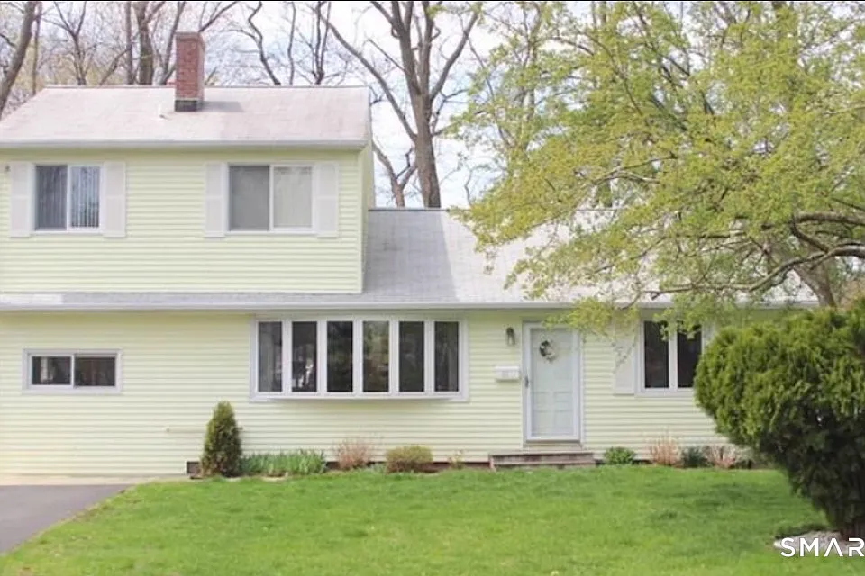 61 Kenilworth Dr W