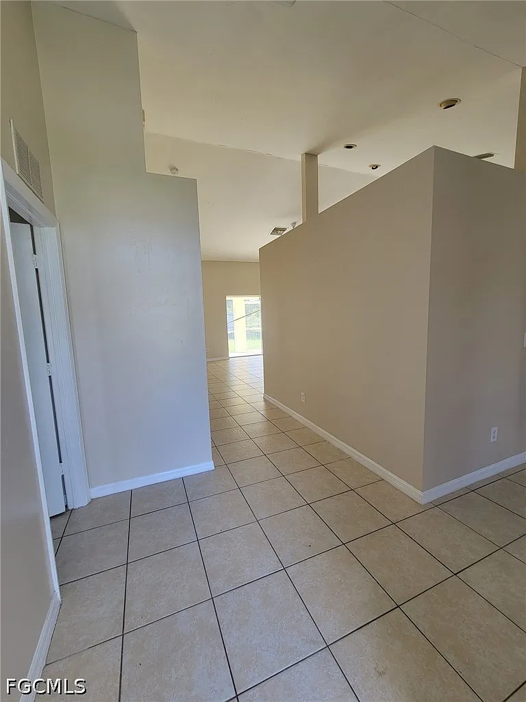 4 bed, 2.0 bath, 1811 sqft, $1,950 — Photo 2