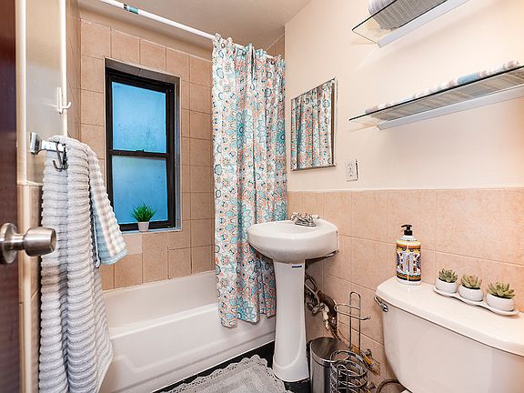 4th image of 227 W 109th St #3