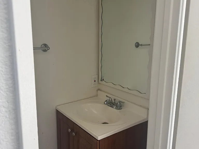 341 S Maple Ave — Photo 7