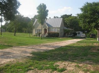 664 W Hacienda Rd, Bellville, TX 77418