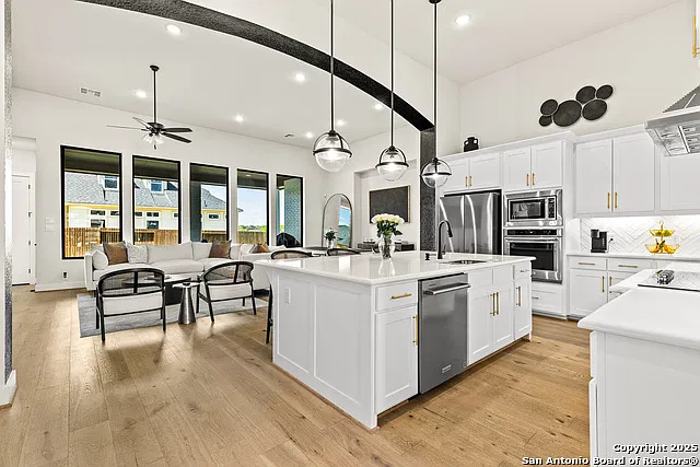 4 bed, 3.5 bath, 3182 sqft, $5,000 — Photo 4