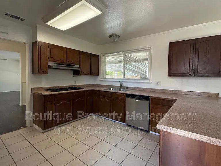 1815 N Westwood Ave #A — Photo 13