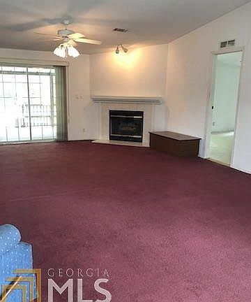 3rd image of 2468 Lakeshore Dr NE