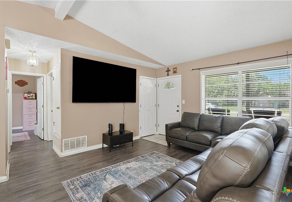 1st image of 629 Creek Dr