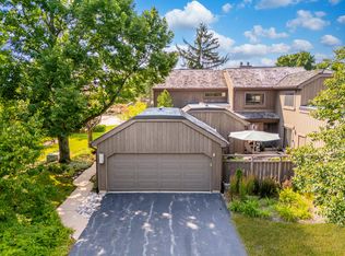 234 Thornhill Ln, Lake Barrington, IL