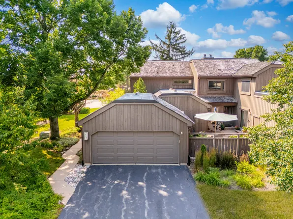 234 Thornhill Ln, Lake Barrington, IL 60010