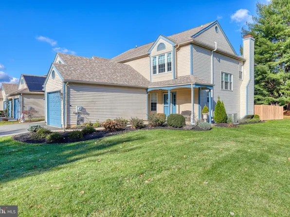 49 Willow Bend Dr, Hamilton, NJ 08690