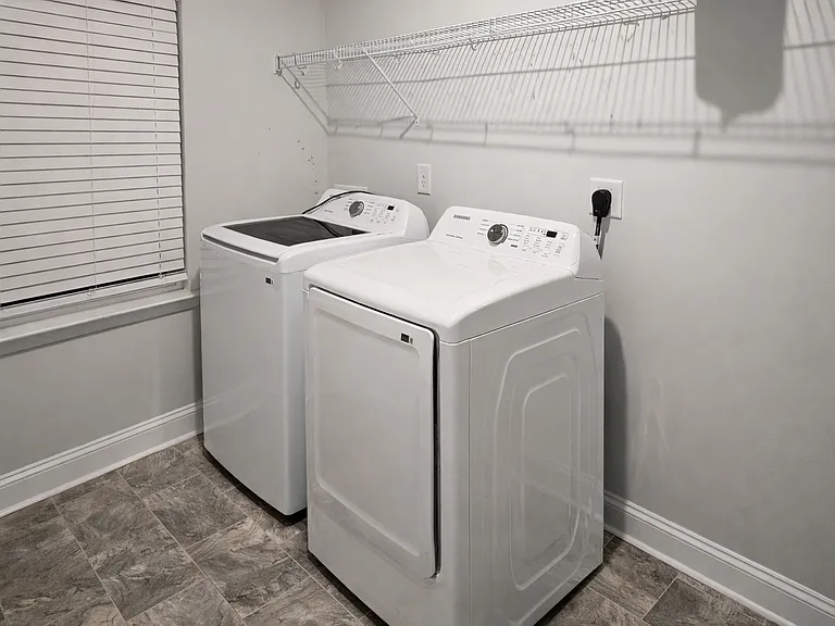 182 Hillmont Dr — Photo 22