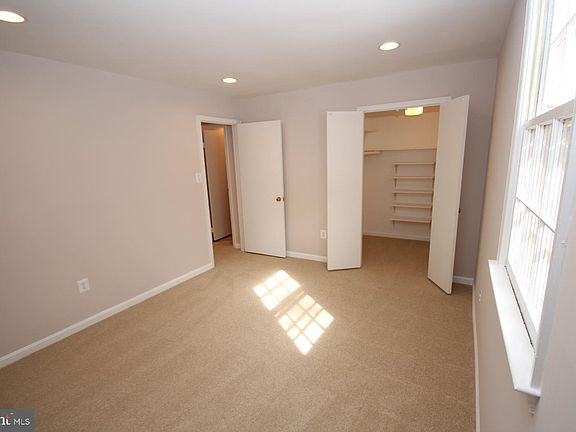 3rd image of 1105 N Stuart St #1