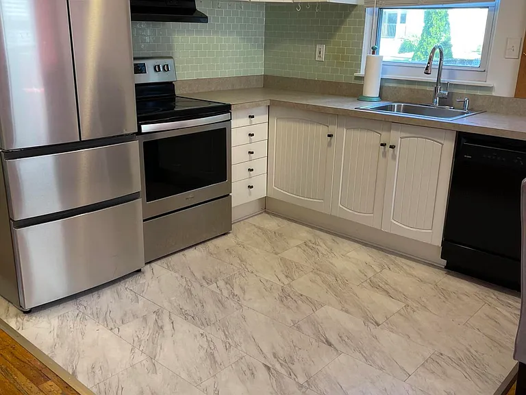 17 Clarence Ave — Photo 10