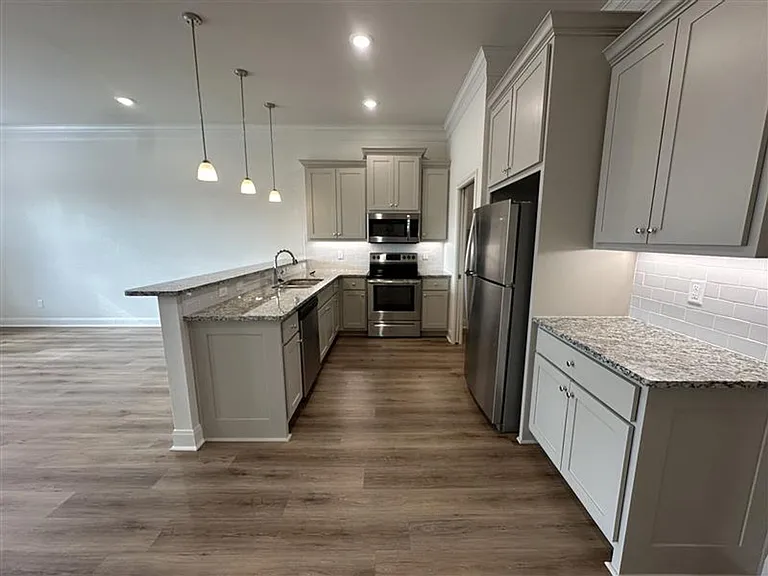 8406 Cambridge Rd — Photo 10