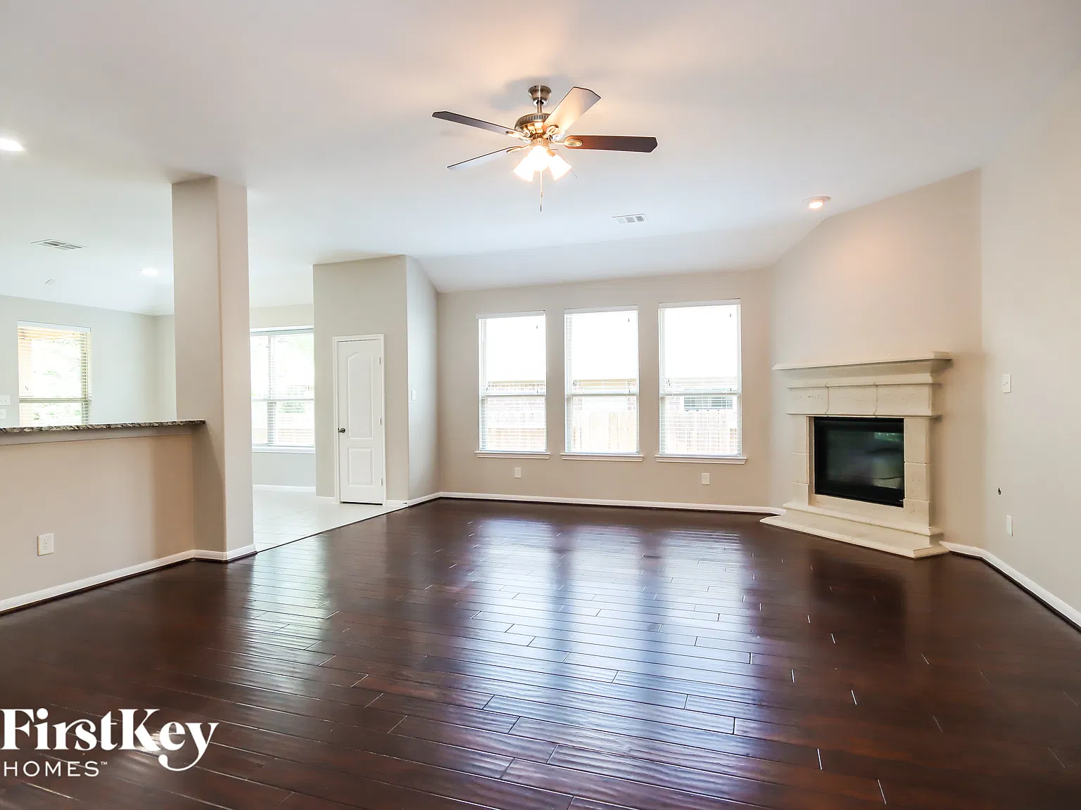 3 bed, 2.0 bath, 2096 sqft, $2,590 — Photo 3