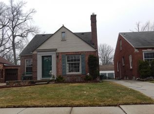 1769 Roslyn Rd, Grosse Pointe Woods, MI 48236