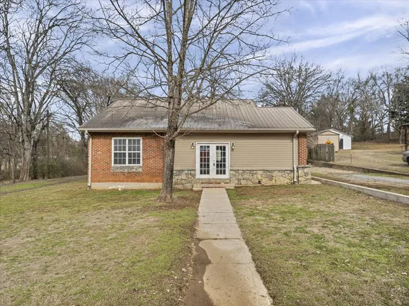 1005 College St W, Fayetteville, TN 37334