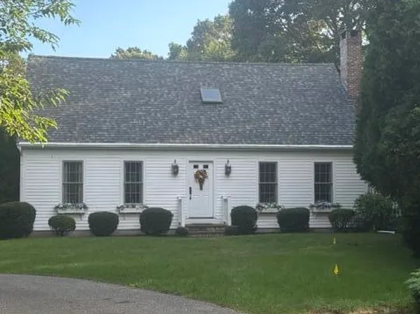 17 Clinton Drive, Yarmouth Port, MA 02675