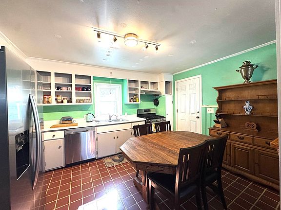 3rd image of 47 McIntosh Avenue