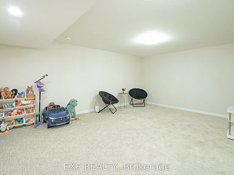 17 Harlequin Ct — Photo 22