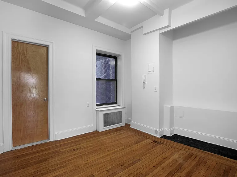 19 W 69th St #403 — Photo 4