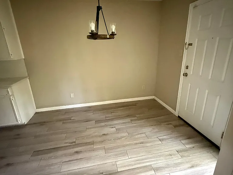 1875 Westchase Dr — Photo 5