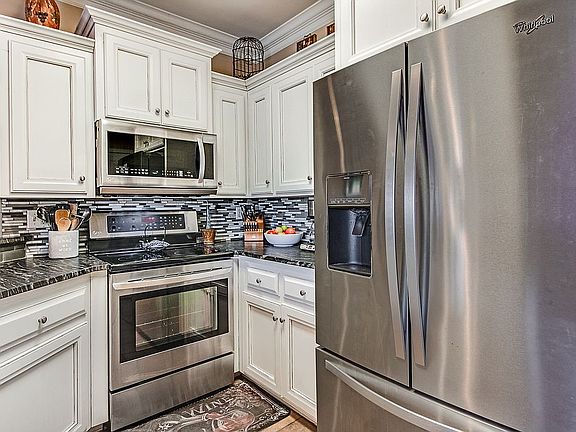 5th image of 104 Wild Rose Ln