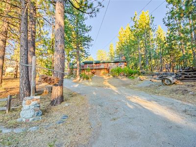 607 Highland Rd, Big Bear Lake, CA, 92315