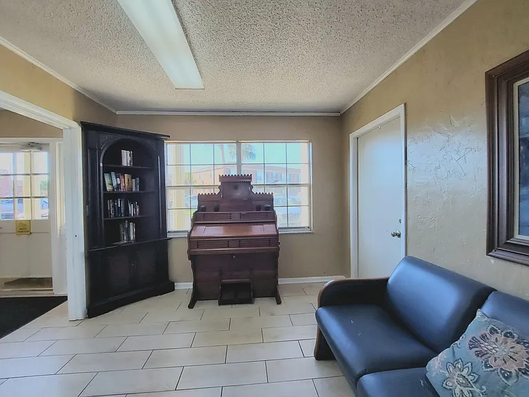 1920 E Edgewood Dr E #N7 — Photo 25