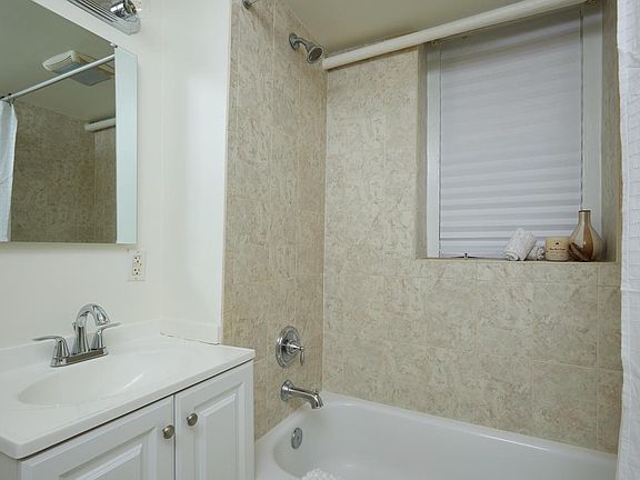 4th image of 1415 Girard St NW #102