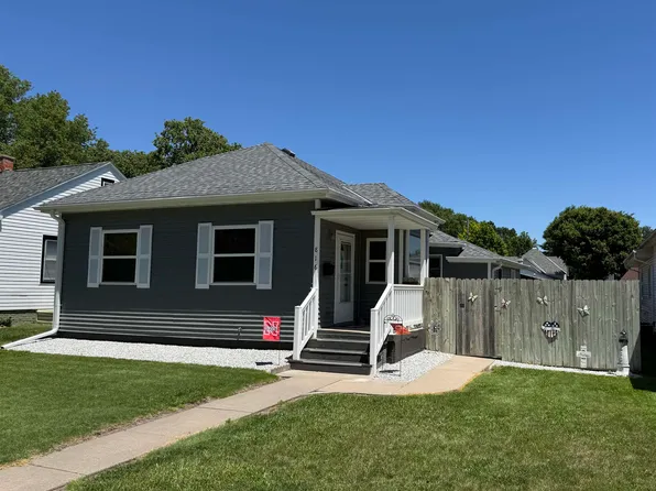 816 Arthur St, Holdrege, NE 68949