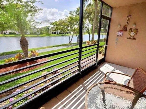 901 Colony Point Cir APT 112, Pembroke Pines, FL 33026