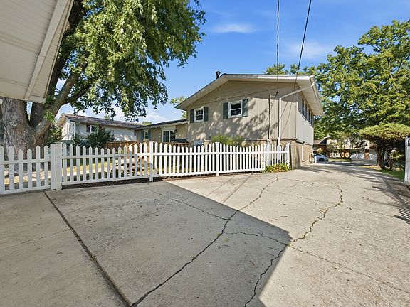 5th image of 15124 Hillside Ave